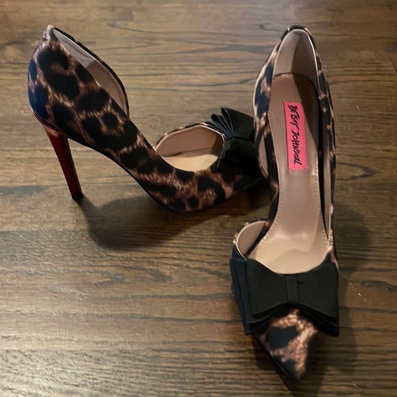 Women’s heels - Picture 1 of 9